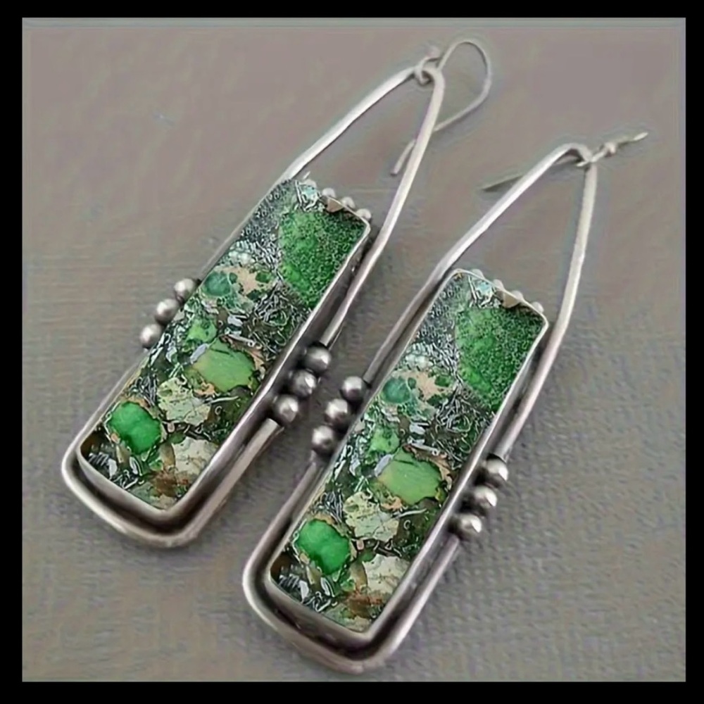 Green Stone Look Drop Earrings Geometric Dangle Alloy Statement Earrings - Picture 2 of 3